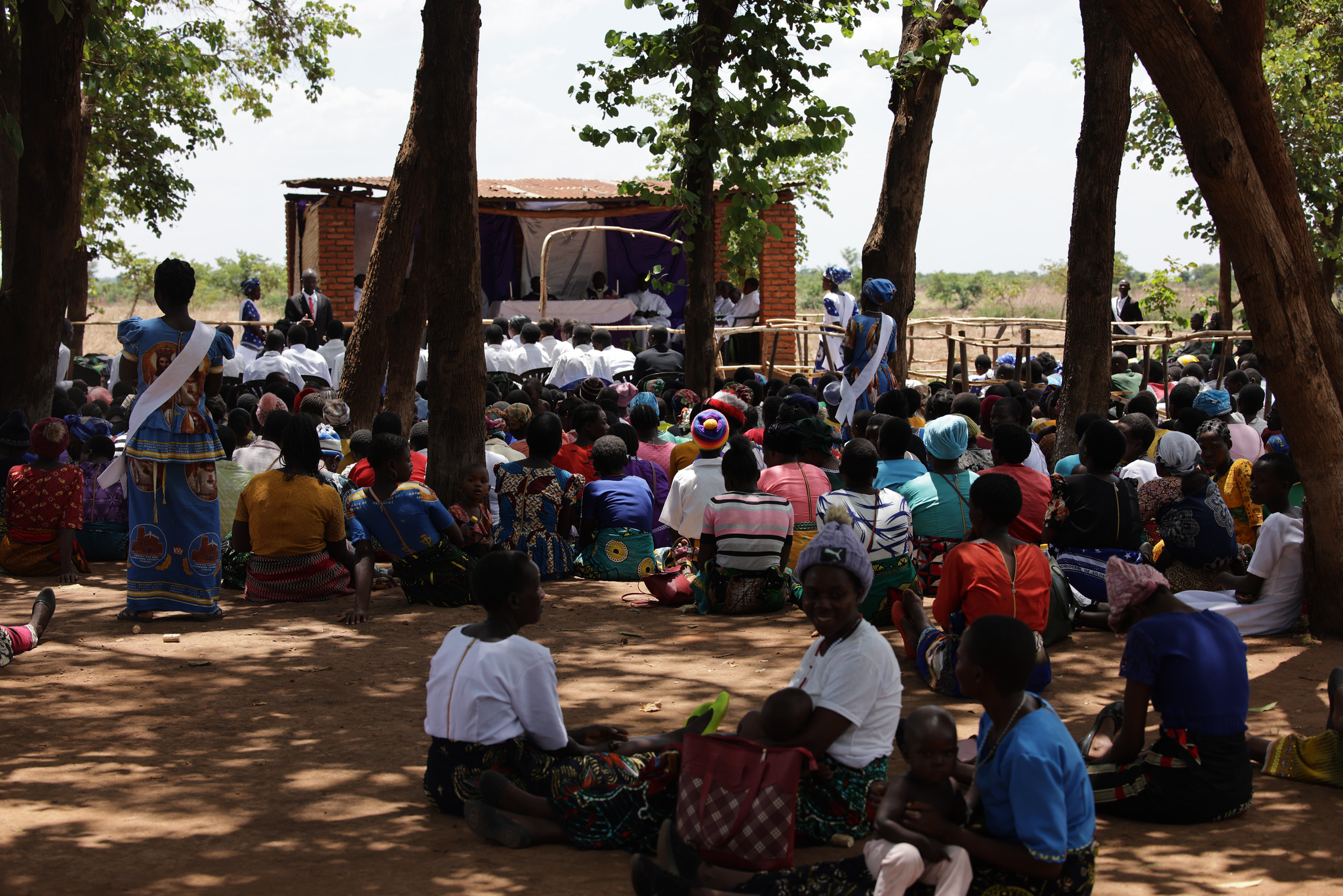 1.500 feligreses viven el sacrificio de la Misa en la parroquia de Santa Bernadette en Chitula