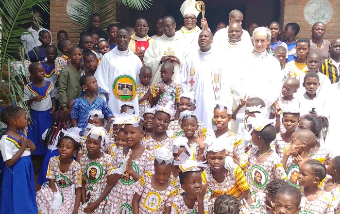 The Missionary Childhood in Malawi, one of the world’s poorest countries is working against the clock to guarantee that 2,000 children can gather locally to celebrate their faith in Christ.